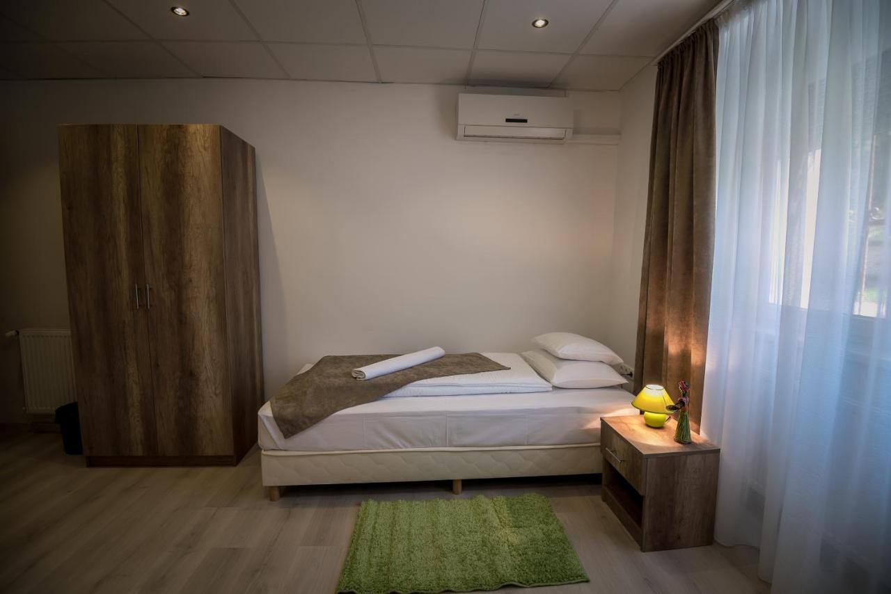 Mokka Apartman Szegedin Exterior foto