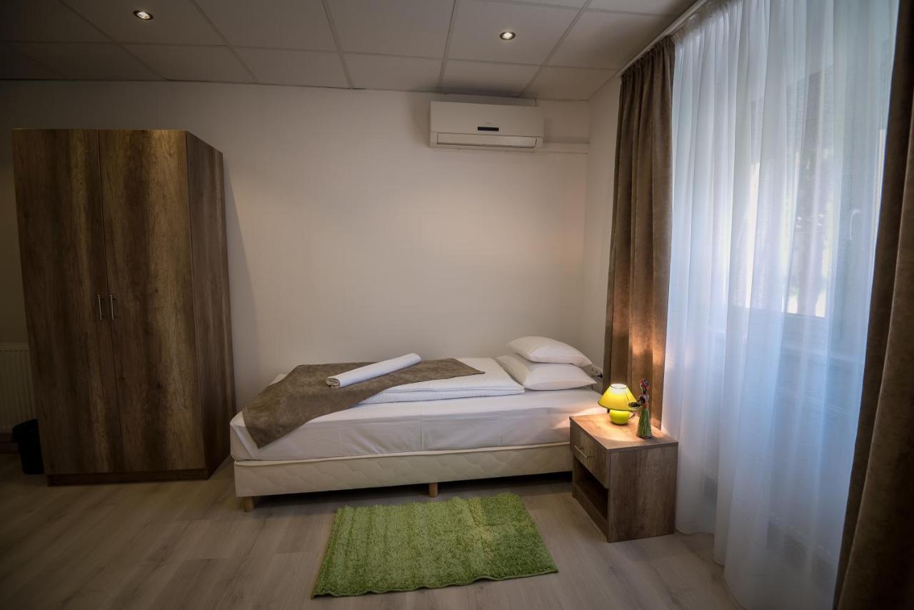 Mokka Apartman Szegedin Exterior foto